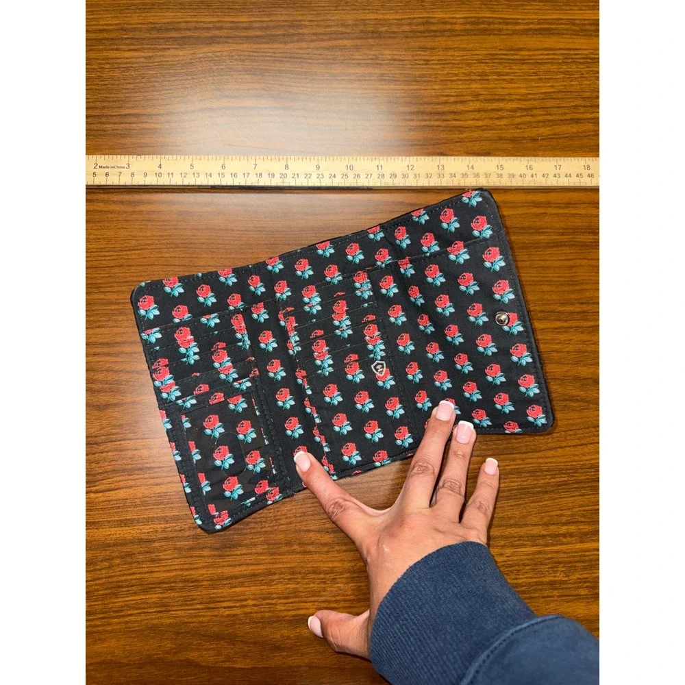 Vera Bradley Black Quilted Cotton Trifold Wallet Red Rose Floral Lining - Picture 6 of 7